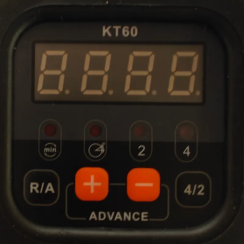 Het flitspistool (KT60) waarmee de vervroeging gecontroleerd wordt