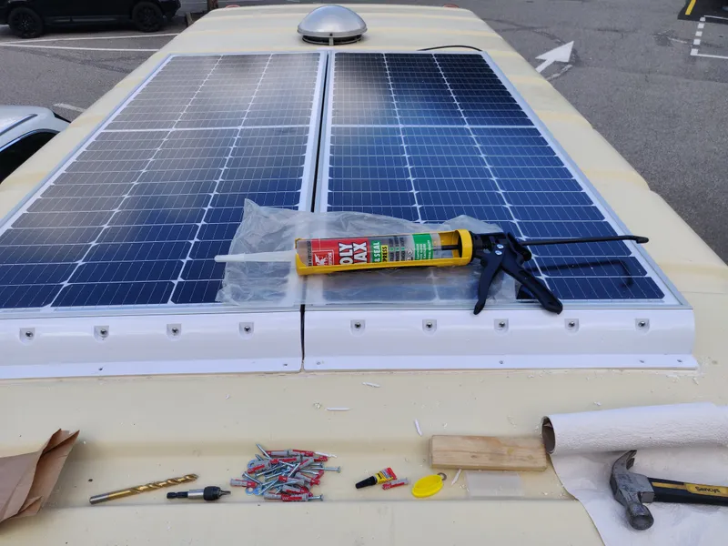 Zonnepanelen laten los...